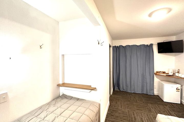 Room 13 of 20