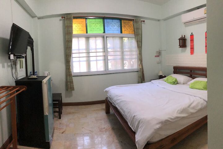 Room 4 of 30