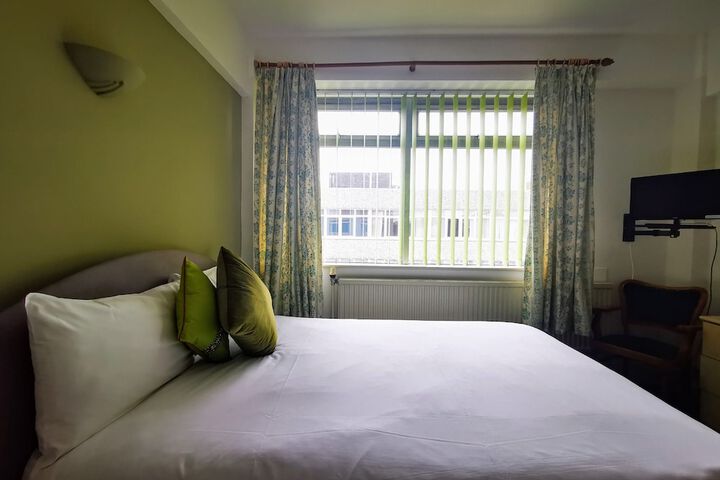 Room 4 of 34