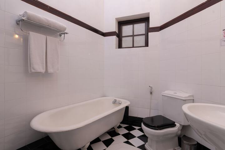 Room 46 of 65