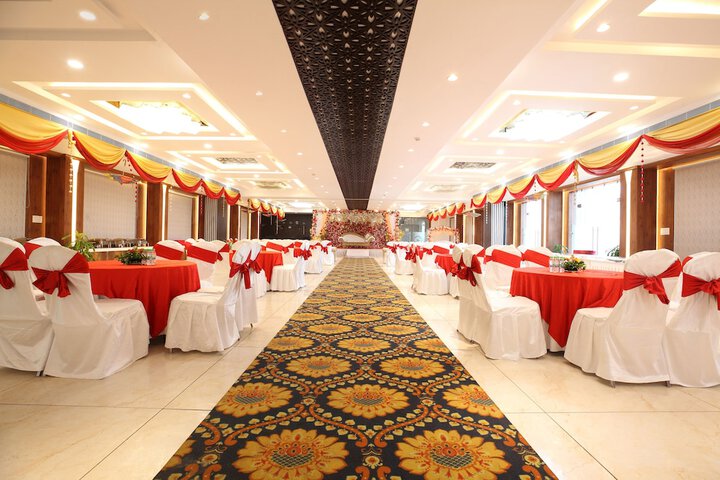 Ballroom/Hall 6 of 7