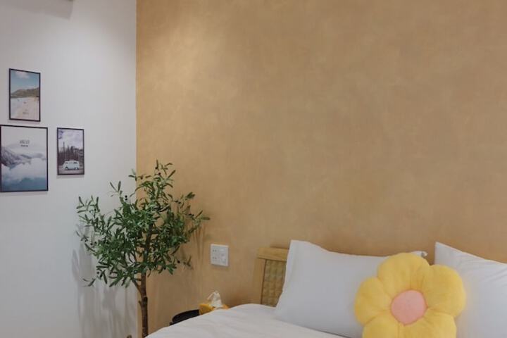 Room 3 of 20