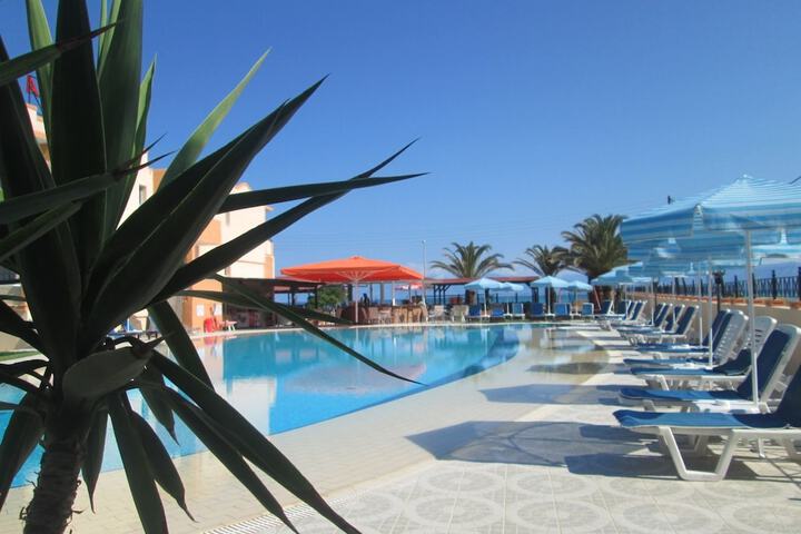 Ninos on the Beach