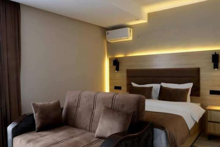 Room 6 of 36