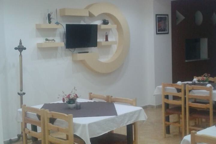 Dining 8 of 11