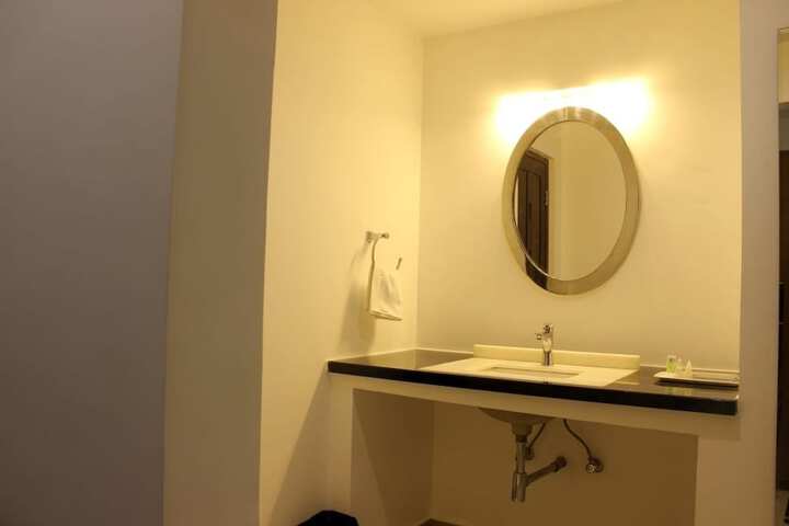 Room 7 of 16
