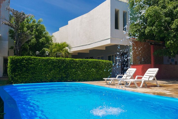Hotel Pool