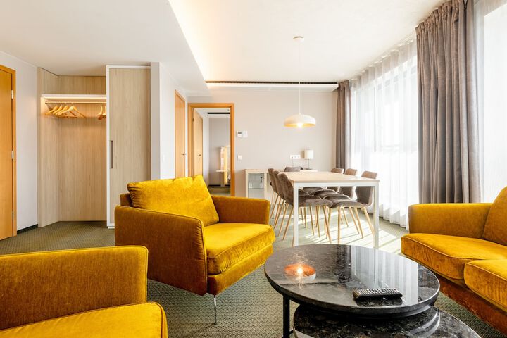 Room 10 of 90