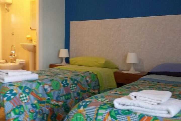 Room 13 of 37