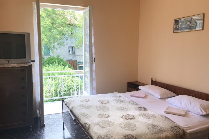 Room 4 of 17