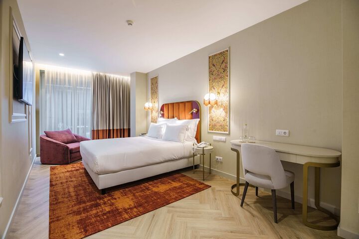Room 16 of 44