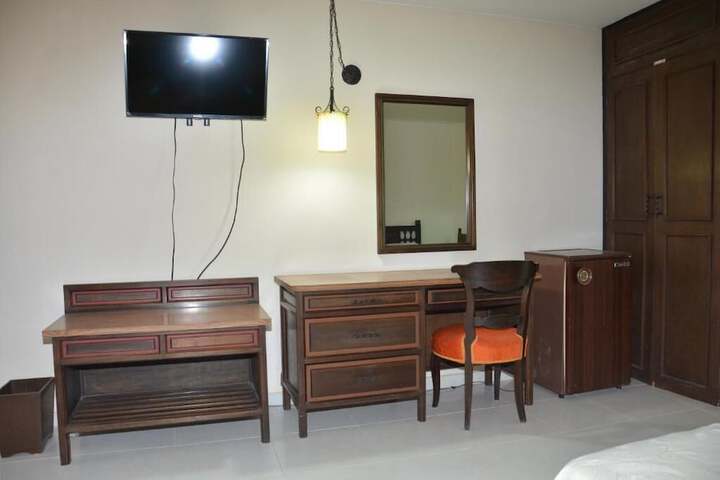Room 7 of 76