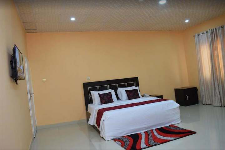 Room 10 of 25