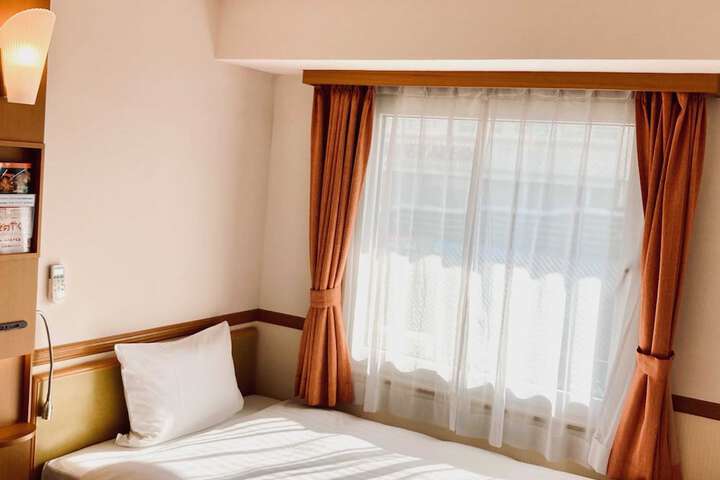 Room 4 of 50