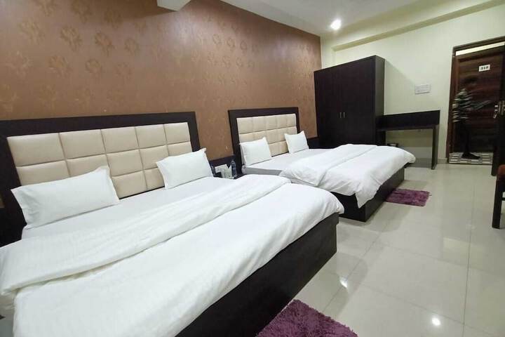 Room 8 of 10