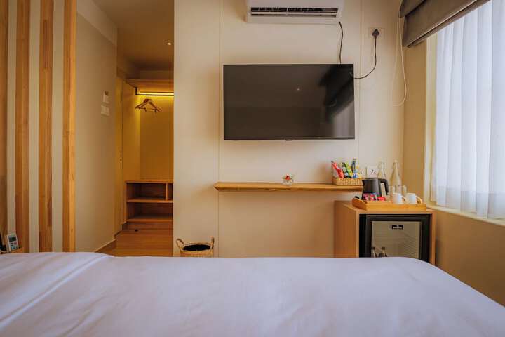 Room 4 of 25