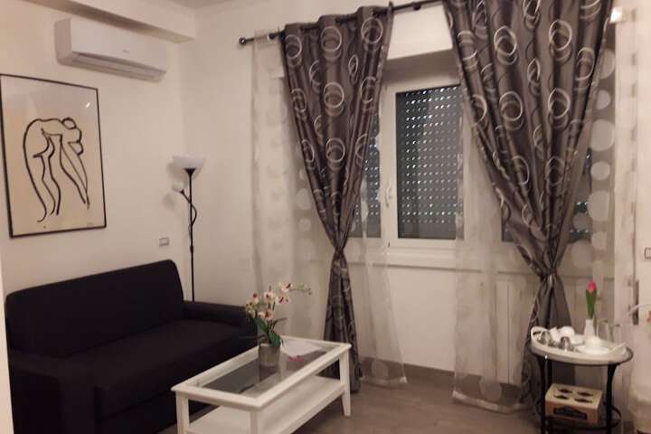 Room 9 of 11