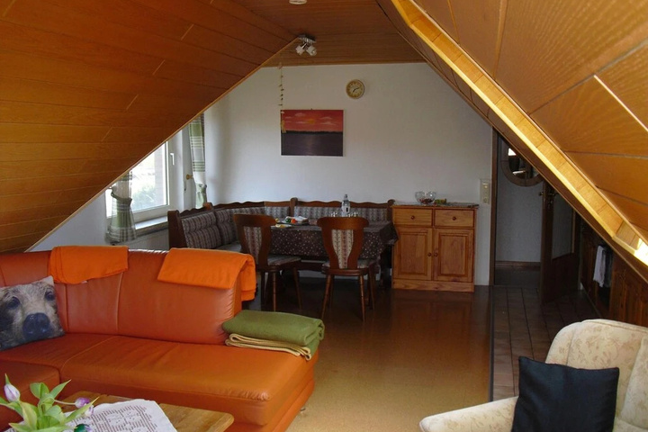 Room 5 of 9