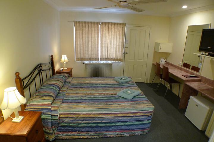 Room 7 of 12