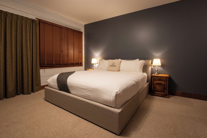 Room 5 of 28