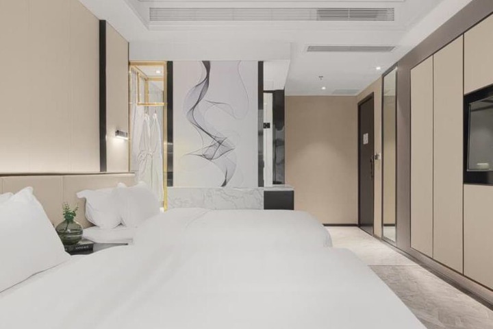 Room 15 of 34