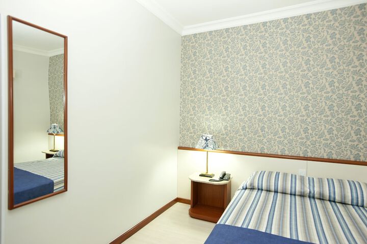 Room 12 of 24