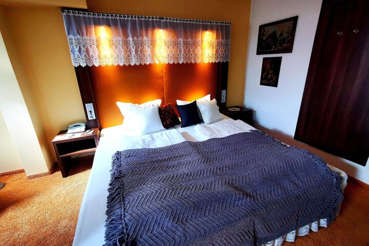 Room 16 of 34