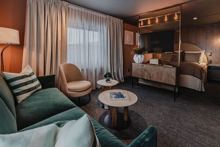Room 15 of 105