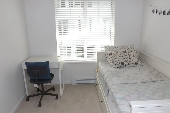Room 4 of 17