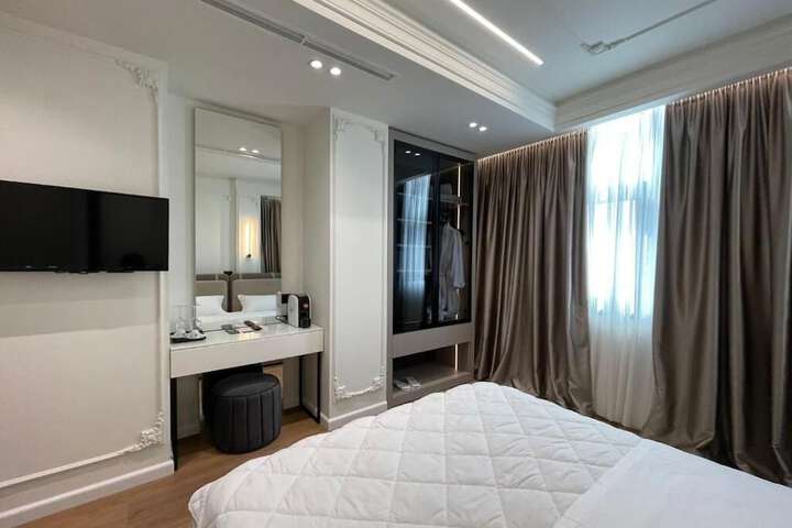 Room 12 of 30