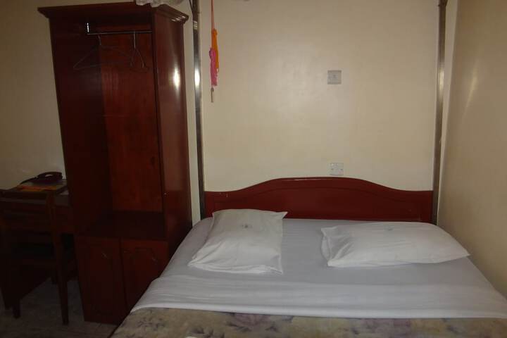 Room 7 of 25