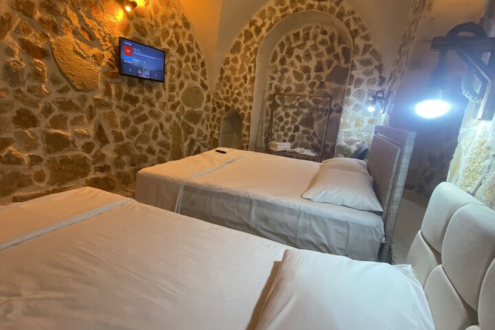 Room 2 of 54