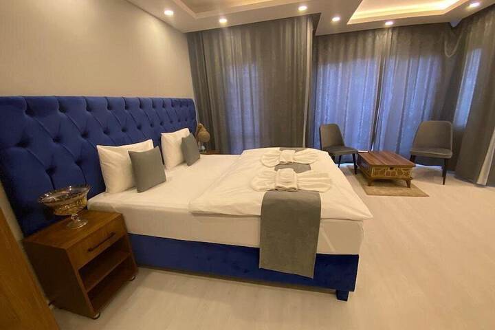 Room 5 of 9
