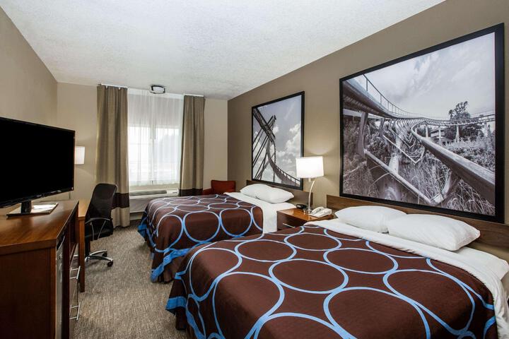 1 Queen Bed (5 of 11)