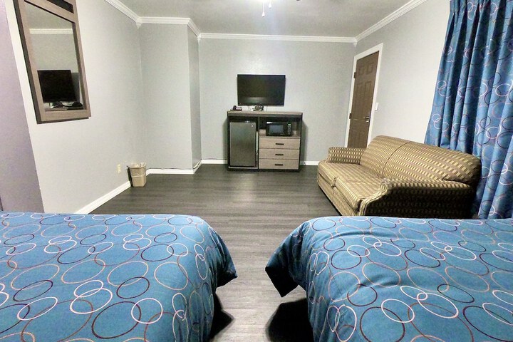 Room 4 of 35