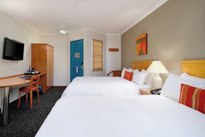 Room 6 of 34
