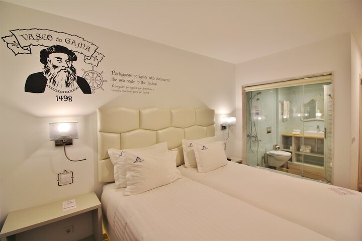 Room 15 of 53