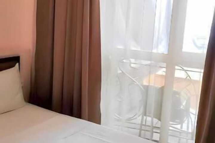 Room 4 of 10
