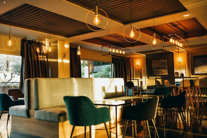 Lounge 52 of 75
