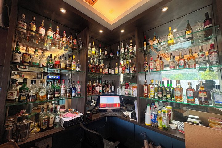 Lounge 71 of 77