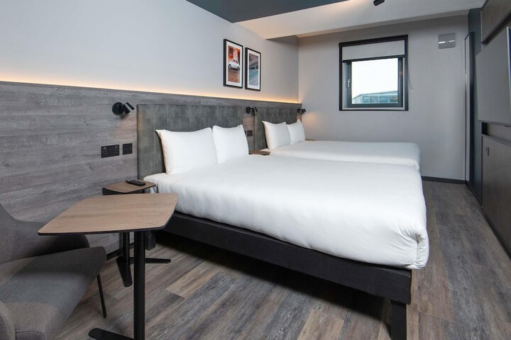 Room 51 of 111