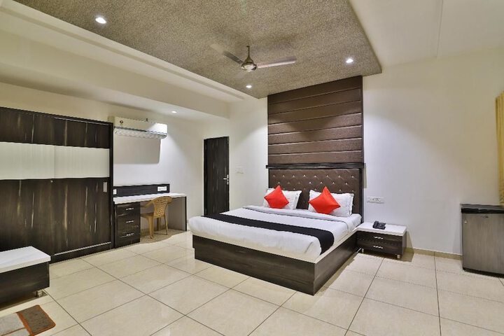 Dev Motel & Banquet