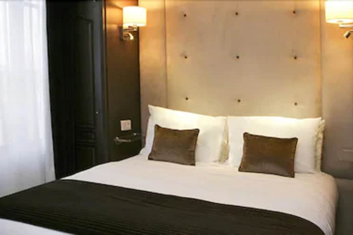Room 13 of 38