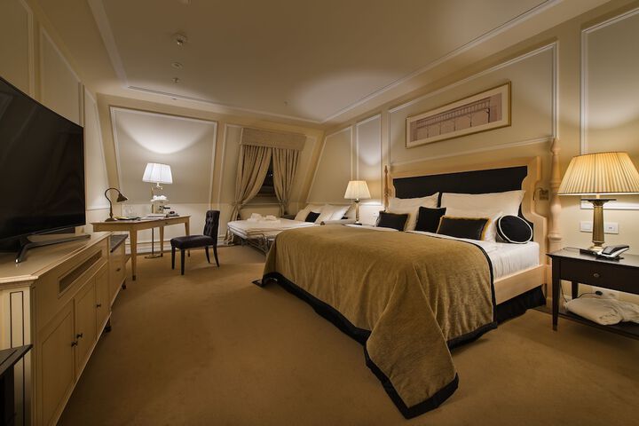 Room 10 of 101