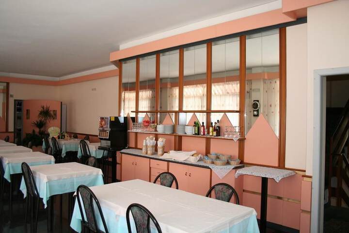 Dining 11 of 27