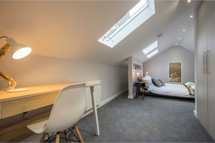 Modern Stunning and Elegant 2 Bedroom Apt for 4