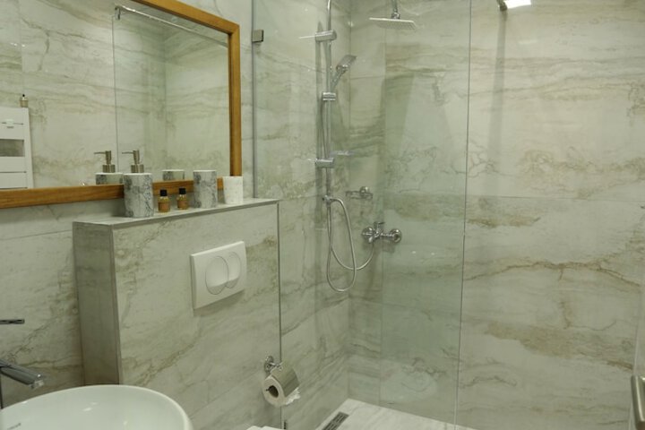 Room 15 of 24