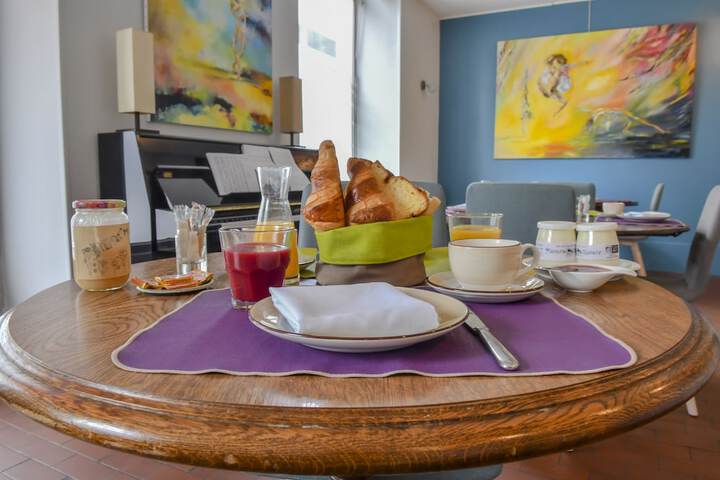 Breakfast/Coffee Service 26 of 49