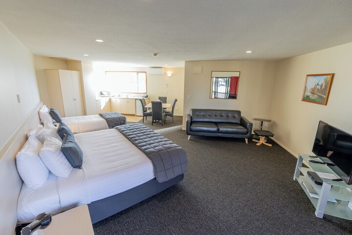 Room 6 of 36