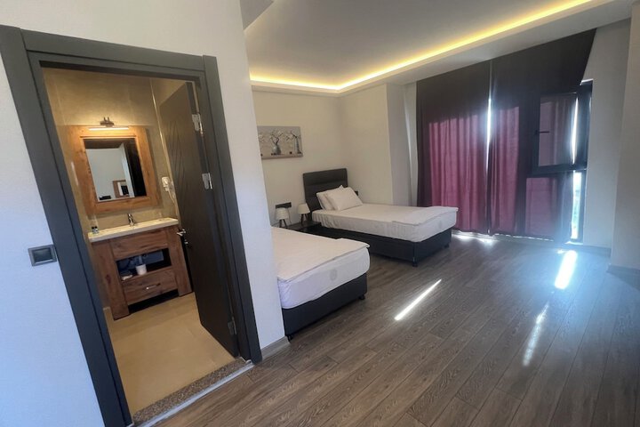 Room 6 of 46